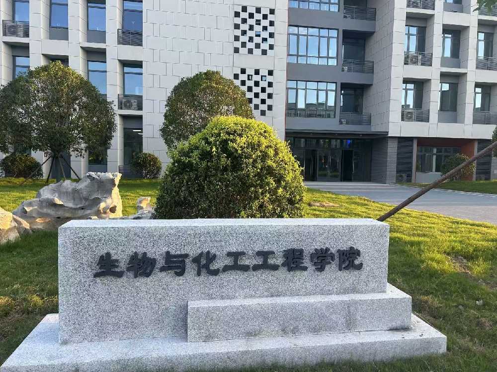 孟津区扬州职业大学体育场高杆灯项目